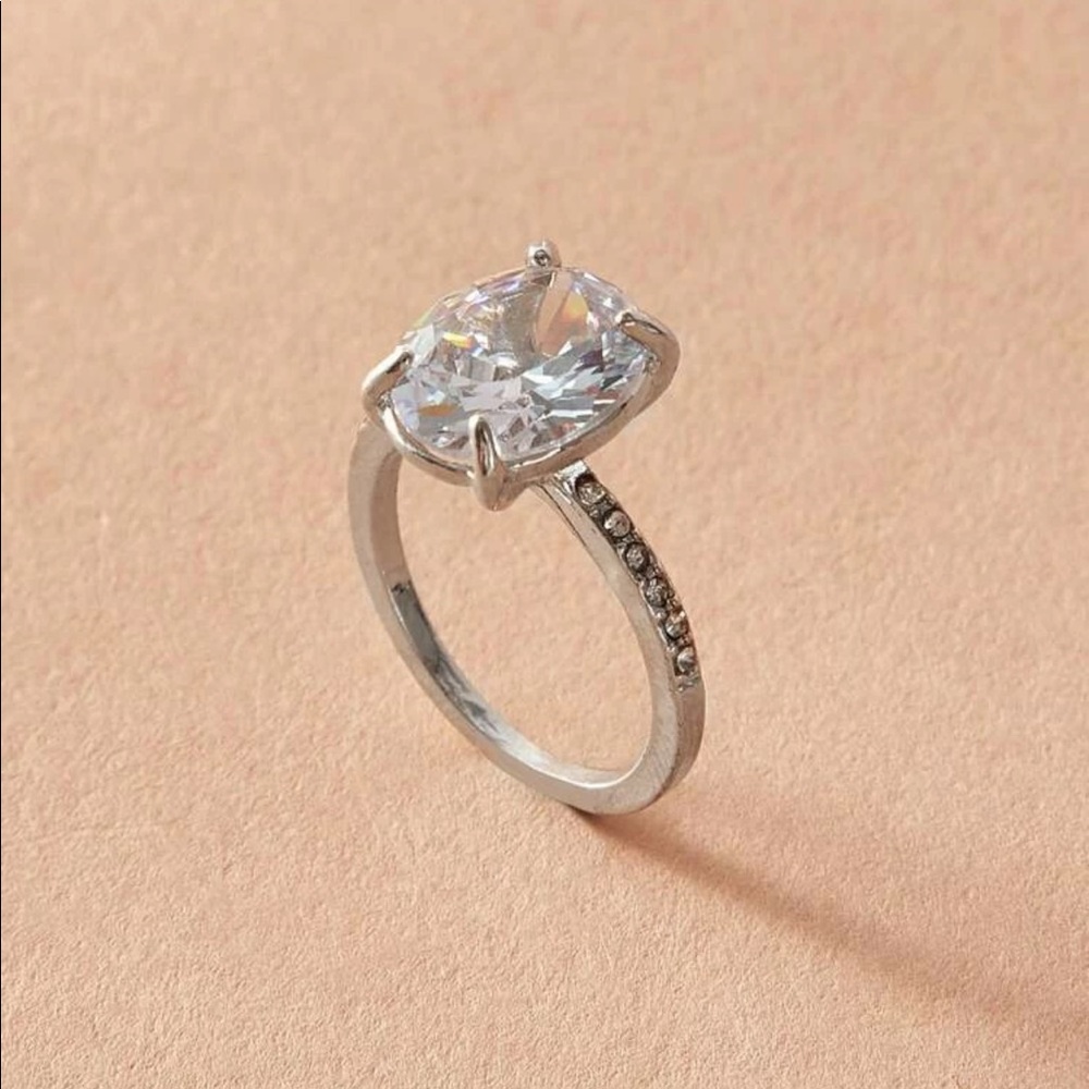 Beautiful Rhinestone Ring 💎 - Picture 2 of 4